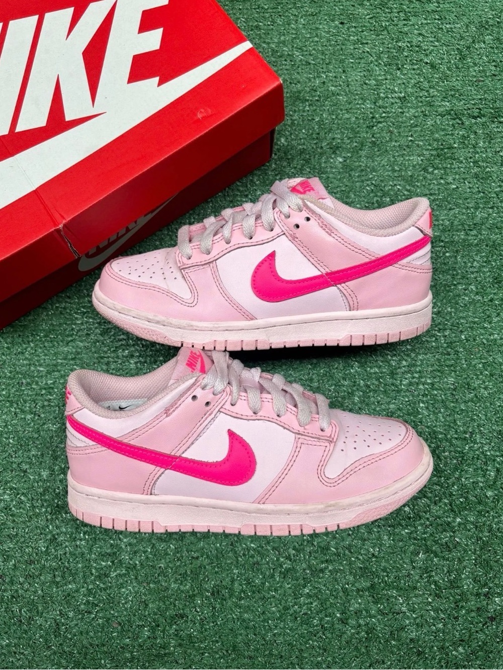 NIKE DUNK LOW TRIPLE PINK SIZE 4Y